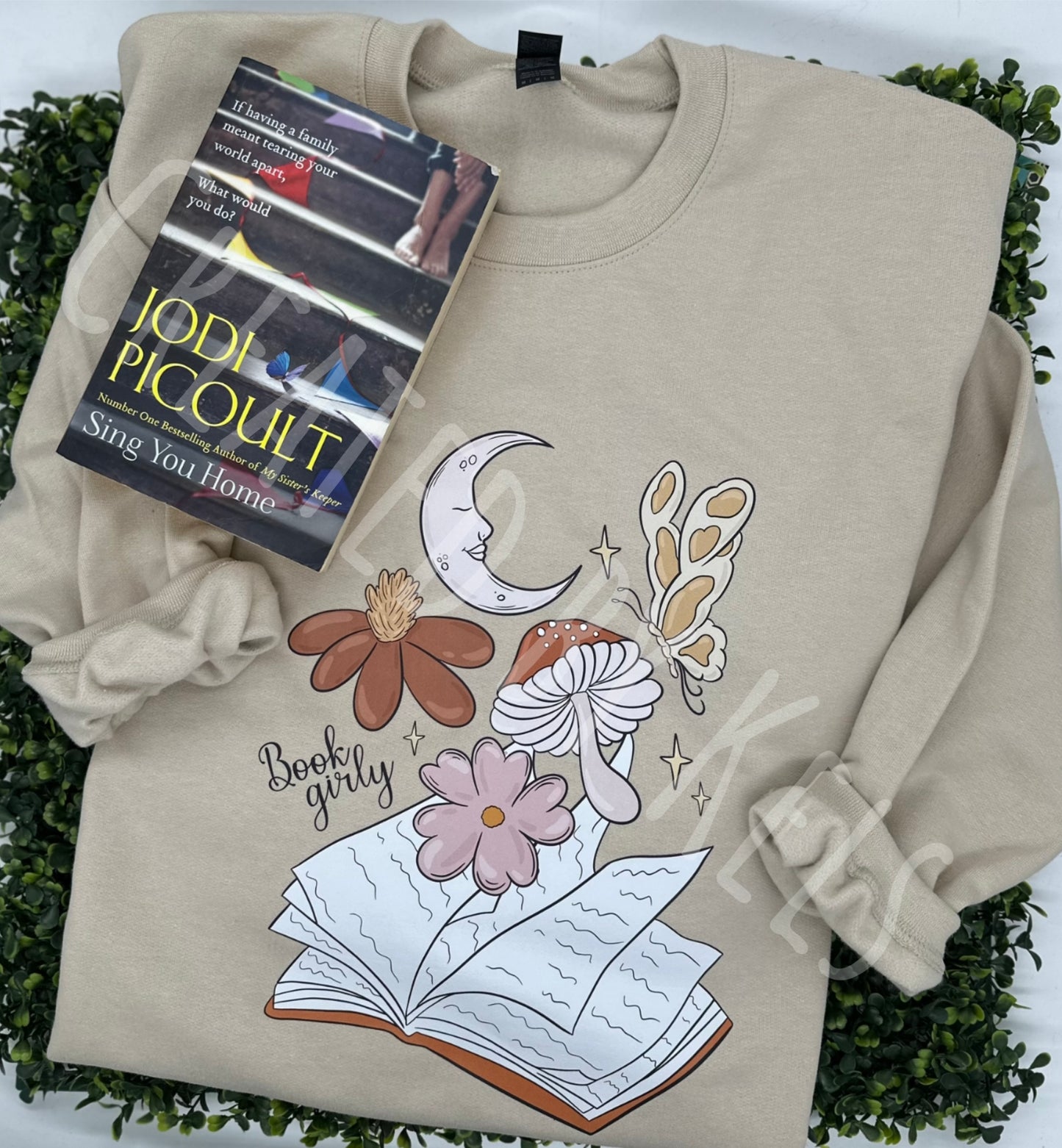 RTS book girly crewneck in sand